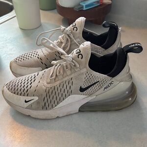 Nike Air Max 270 in Cream and Black